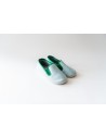zapatos celestes con filo verde