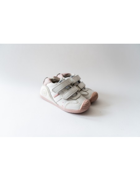 sneakers blancos con tope rosado
