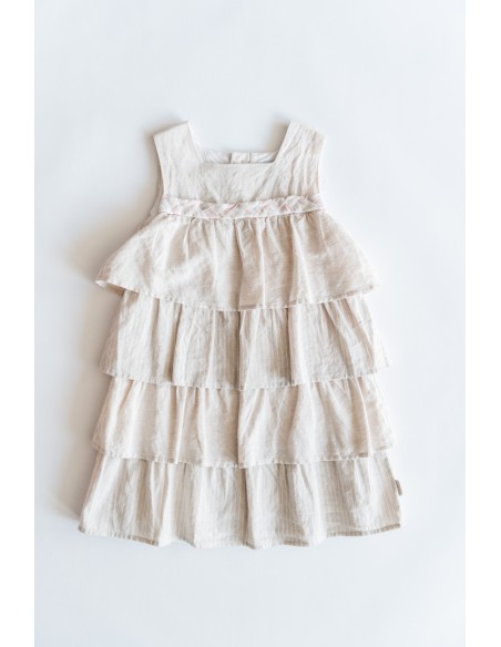 vestido beige con vuelos