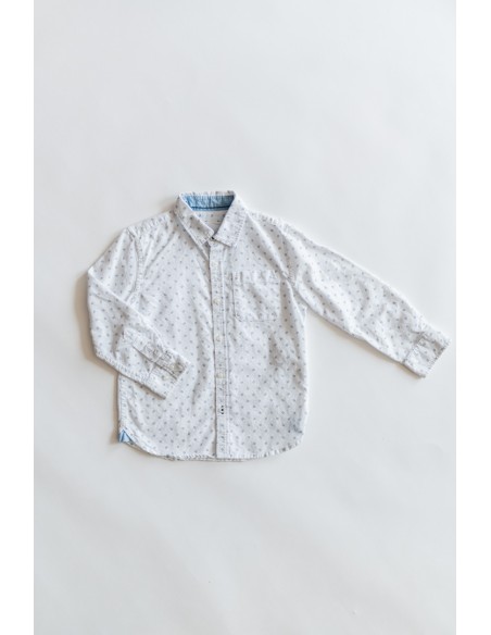 camisa manga larga blanca con cuadraditos azules