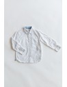 camisa manga larga blanca con cuadraditos azules