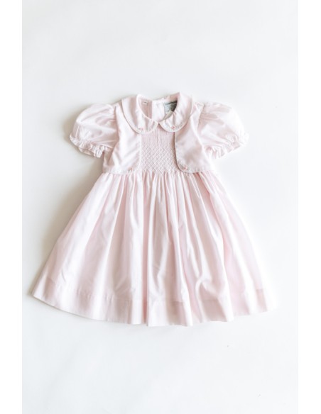 vestido rosado con flores bordadas
