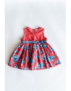 vestido rojo con flores azules