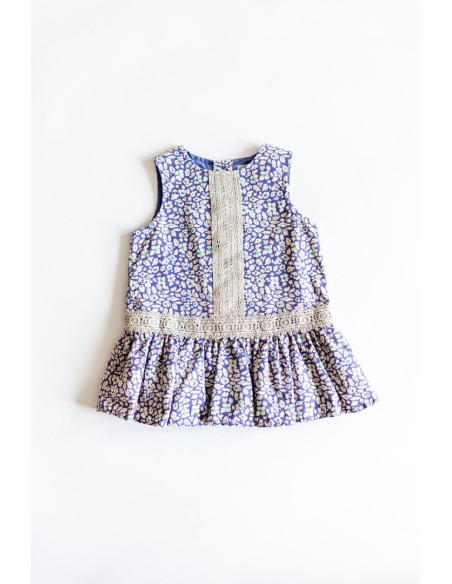 vestido morado con flores beige