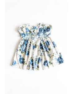 vestido beige con flores azules