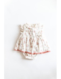 vestido blanco con flores y arandel rosado