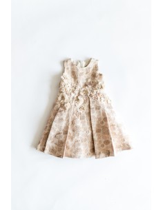 vestido rosado con flores troqueladas