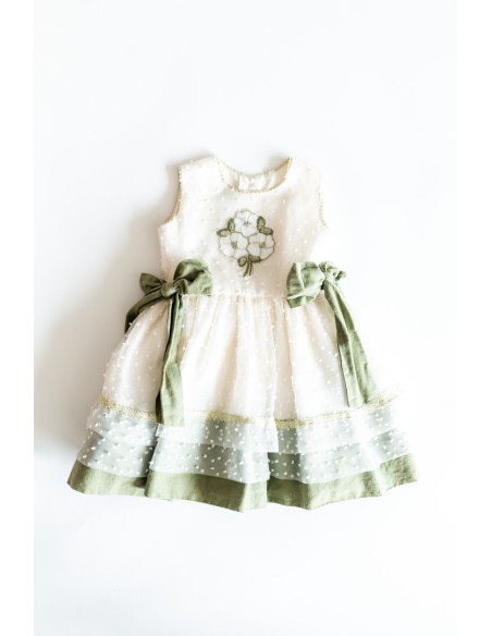 vestido blanco con detalles verdes