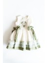 vestido blanco con detalles verdes