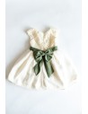 vestido beige con cinton verde