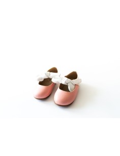 zapatos blancos y rosados