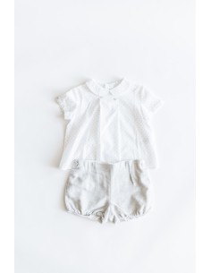 set short gris camisa blanca con puntos