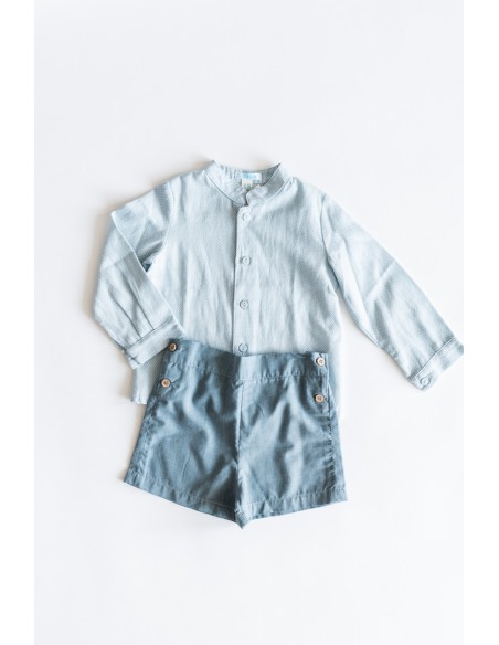 camisa celeste  con puntos blancos y short celeste