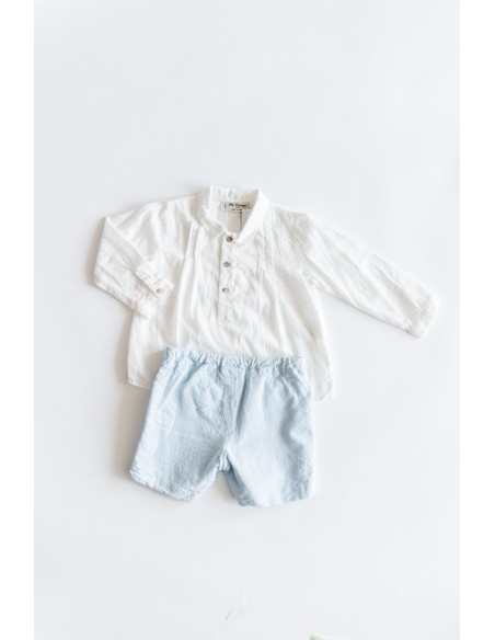 camisa blanca puntos celestes, short celeste
