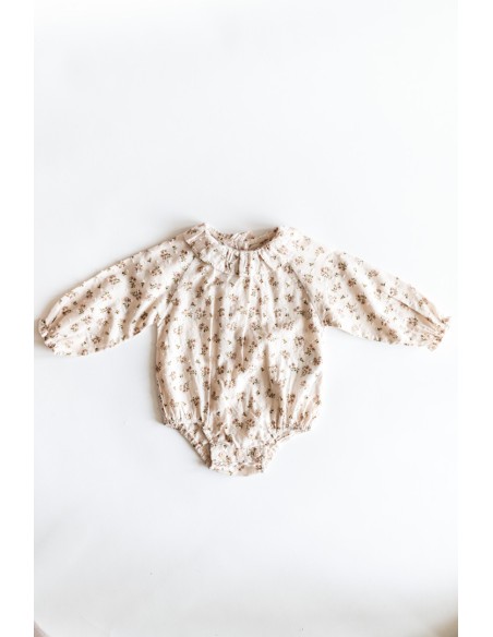 monito beige con florcitas