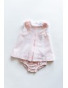 vestido rosado con detalles blancos, cintas rosadas, cubre panal