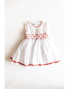 vestido blanco con detalles rojos