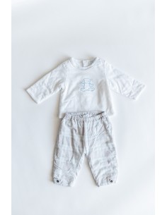 set pantalon gris rayas celestes y azules camiseta blanca con osito
