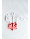 set short rosado camisa manga larga blanca