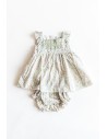vestido beige con flores azules verdes y moradas