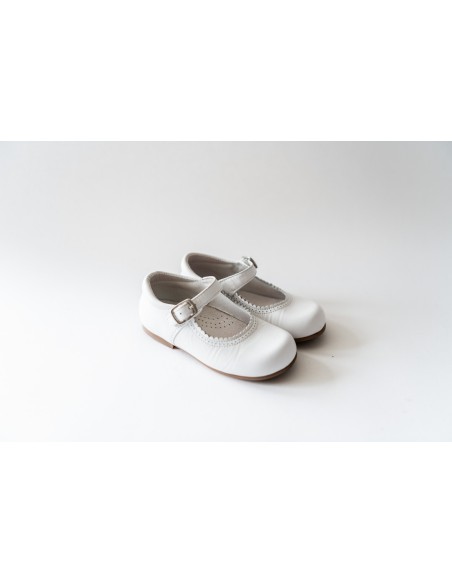 zapatos blancos