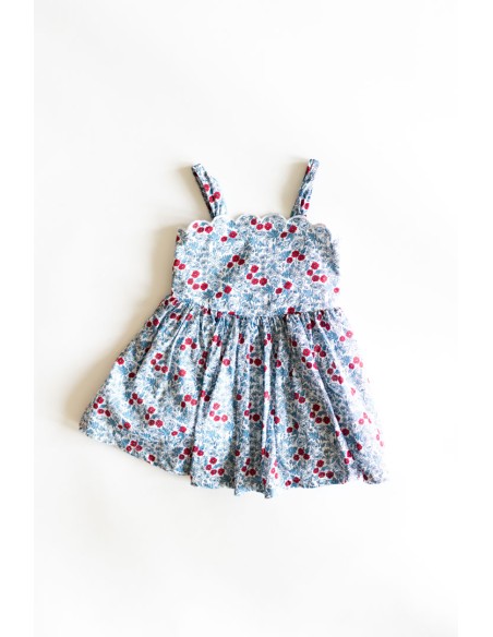 vestido blanco con flores azules y rojas