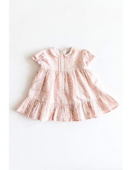 vestido rosado con detalles flores blancos