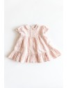 vestido rosado con detalles flores blancos