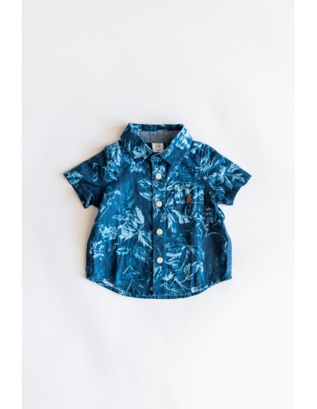 camisa azul con hojas celestes