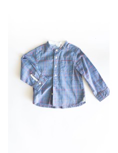 camisa azul con rojo