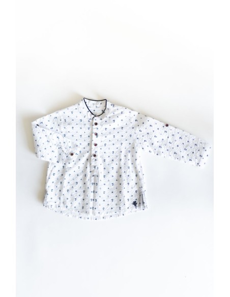 camisa blanca con anclas y palmeras