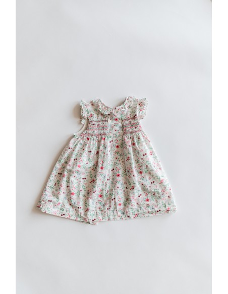 vestido blanco con hojas verdes, cerezas y flores rosadas