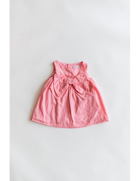 vestido rosa fuerte con lazon en pecho