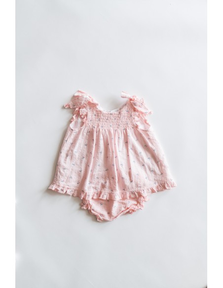 vestido rosado con florcitas