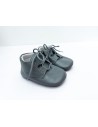 zapatos grises