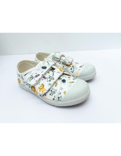 zapatos blancos de animalitos