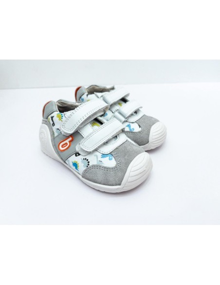 zapatos grises