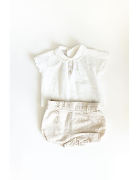 set short beige y camiseta blanca lino