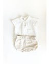 set short beige y camiseta blanca lino
