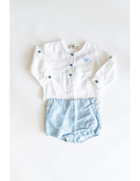 set short rayas celestes y blancas y camisa blanca lino