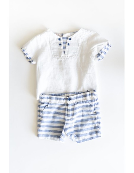 set short rayas celestes y blancas y camisa blanca lino