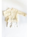 set short blanco y camisa rayas amarillas