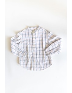 camisa blanca con rayas rosadas y azules