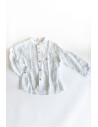 camisa blanca rayas azules y logo rosado