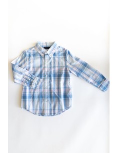 camisa celeste y rayas rosadas