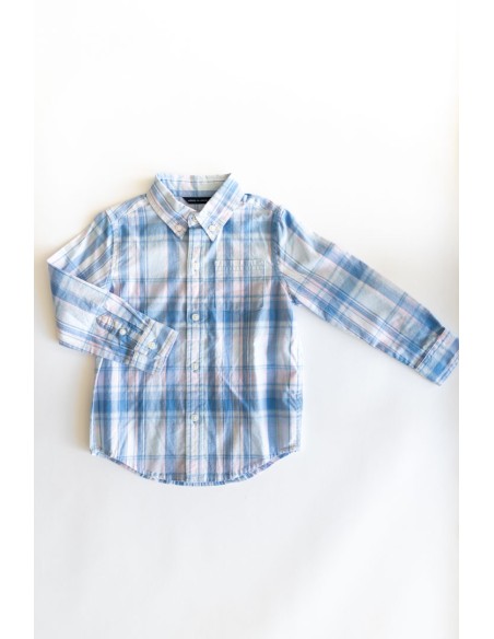 camisa celeste y rayas rosadas