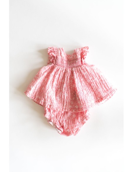 vestido rosado con calzon y flores rosaditas