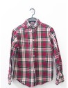 camisa roja y verde