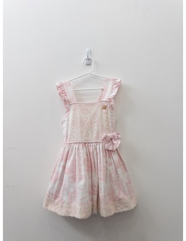 vestido blanco con print de flores rosadas y encaje blanco