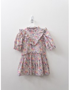 vestido con flores moradas rosadas con cuello alto